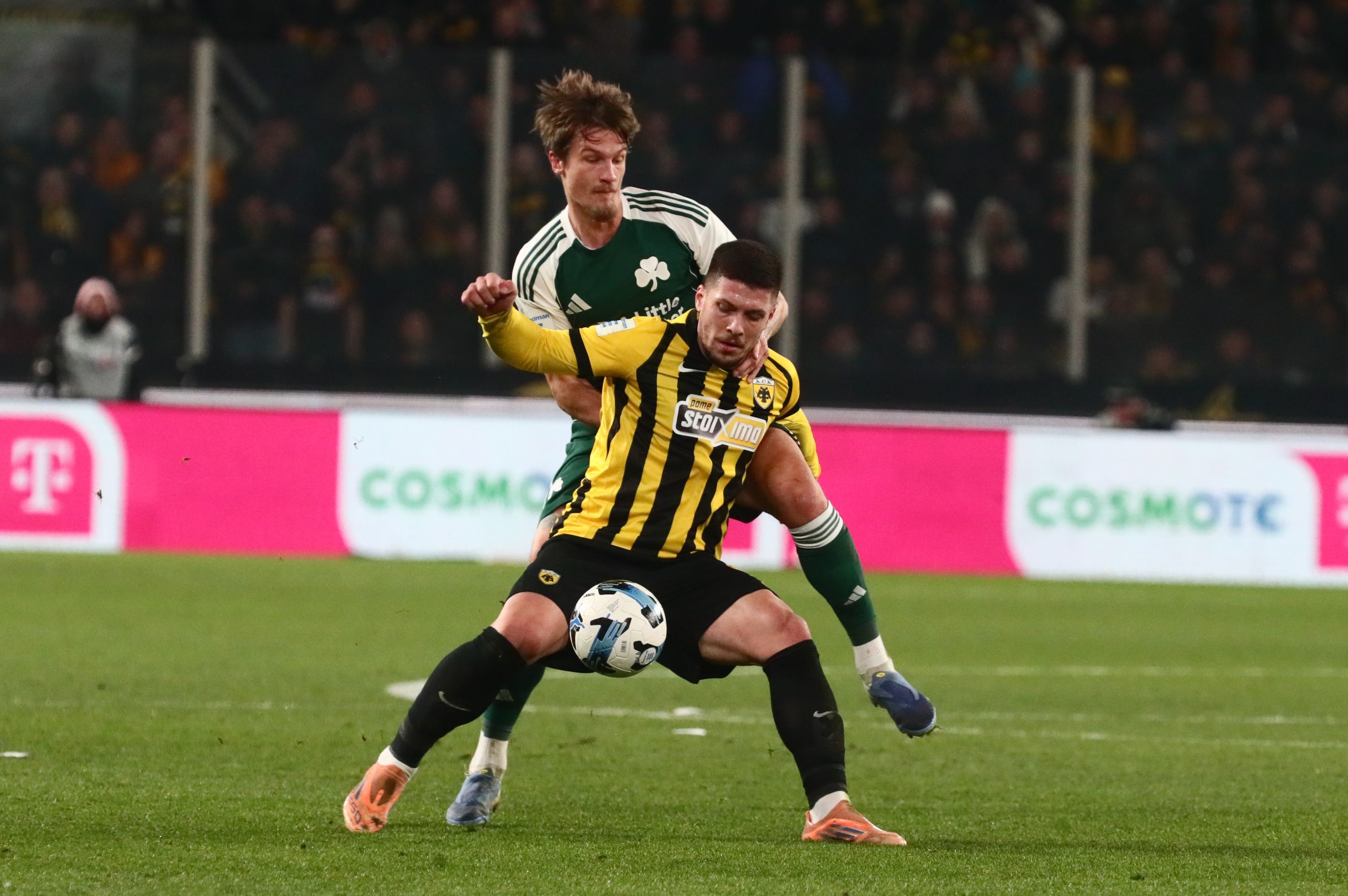 &Alpha;&Epsilon;&Kappa;: &Chi;&omega;&rho;ί&sigmaf; &tau;&iota;&sigmaf;&hellip; &kappa;&omicron;&lambda;ό&nu;&epsilon;&sigmaf; &tau;&eta;&sigmaf;