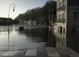 Εγκλωβισμοί και εκκενώσεις από τις εκτεταμένες πλυμμήρες στο Κιμπερλέ της Βρετάνης