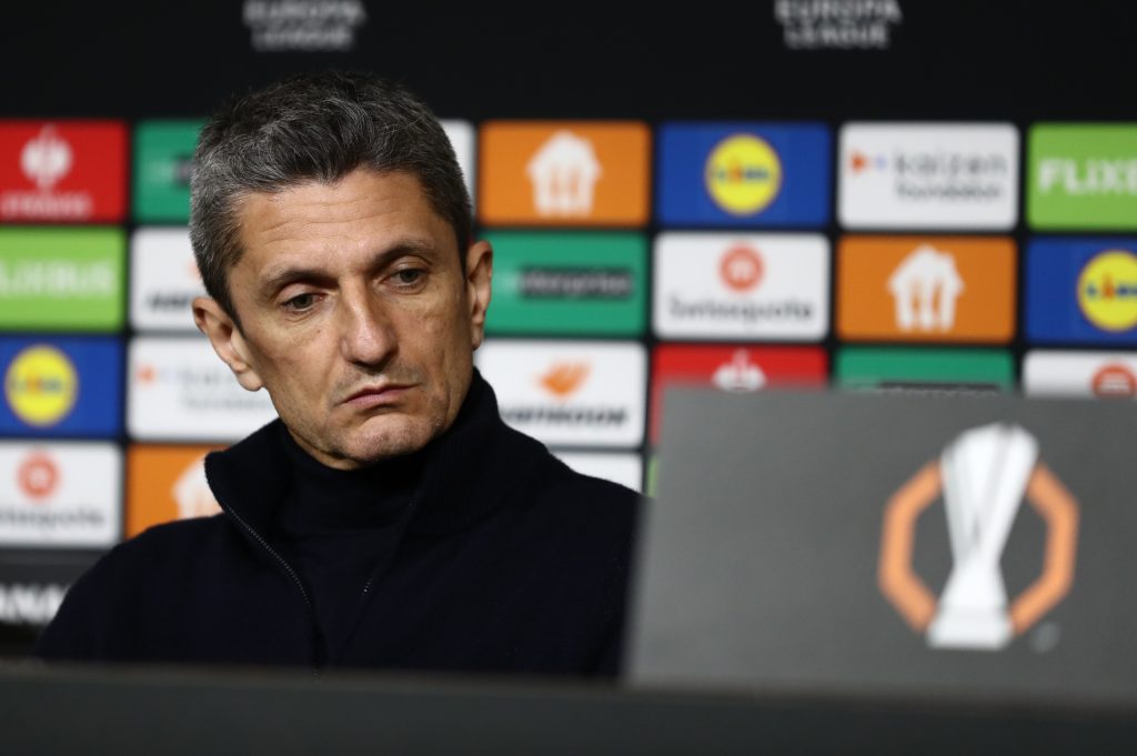 Βαριά η καρδιά αλλά το βλέμμα μπροστά