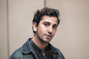 Μάριο Μπανούσι: Ο 27χρονος ελληνοαλβανός σκηνοθέτης που έλαβε τον Αργυρό Λέοντα