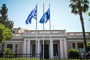 Ο γρίφος της κρυφής δεξαμενής – Πόθοι και φόβοι Μαξίμου για νέα κόμματα και ψηφοφόρους του καναπέ