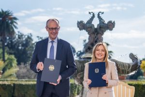 Politico: Με τον αραμπά ο Γαλλογερμανικός άξονας – Το δίδυμο Μερτς- Μελόνι φέρνει νέες ισορροπίες στην ΕΕ