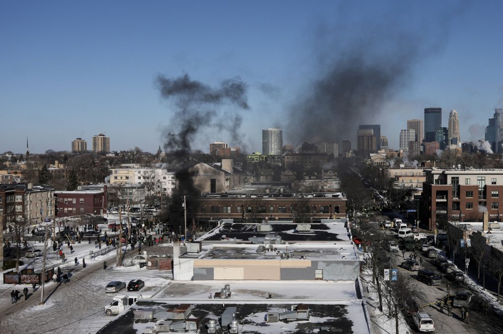Ταραχές στη Μινεάπολη μετά τον θανάσιμο πυροβολισμό άνδρα από πράκτορες της ICE