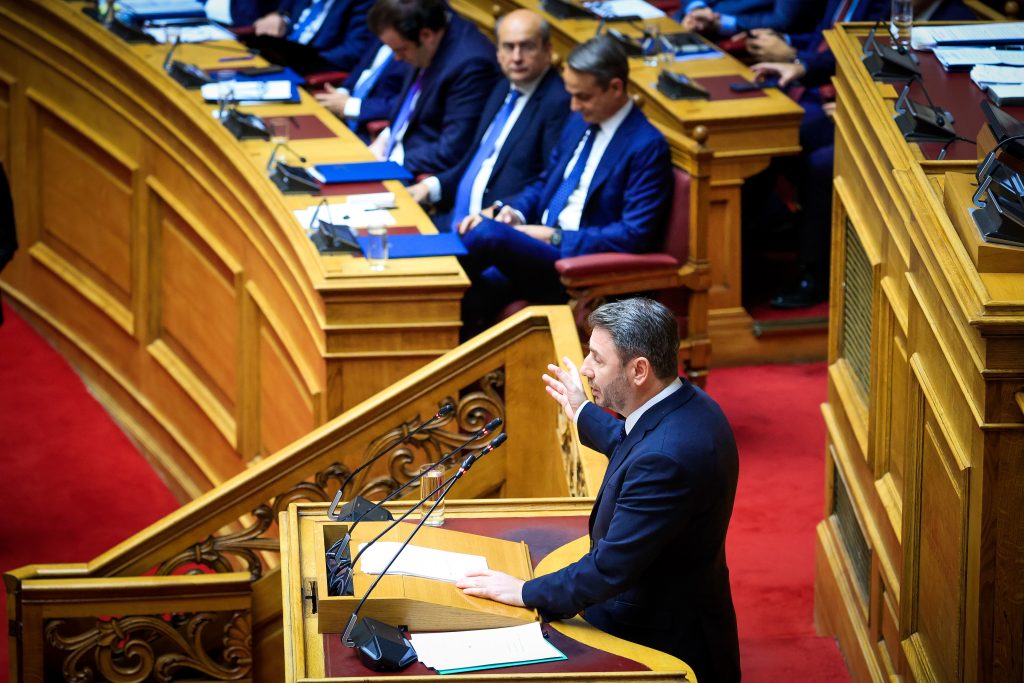 Μητσοτάκης και Ανδρουλάκης στο τεντωμένο σκοινί της συναίνεσης και της σύγκρουσης