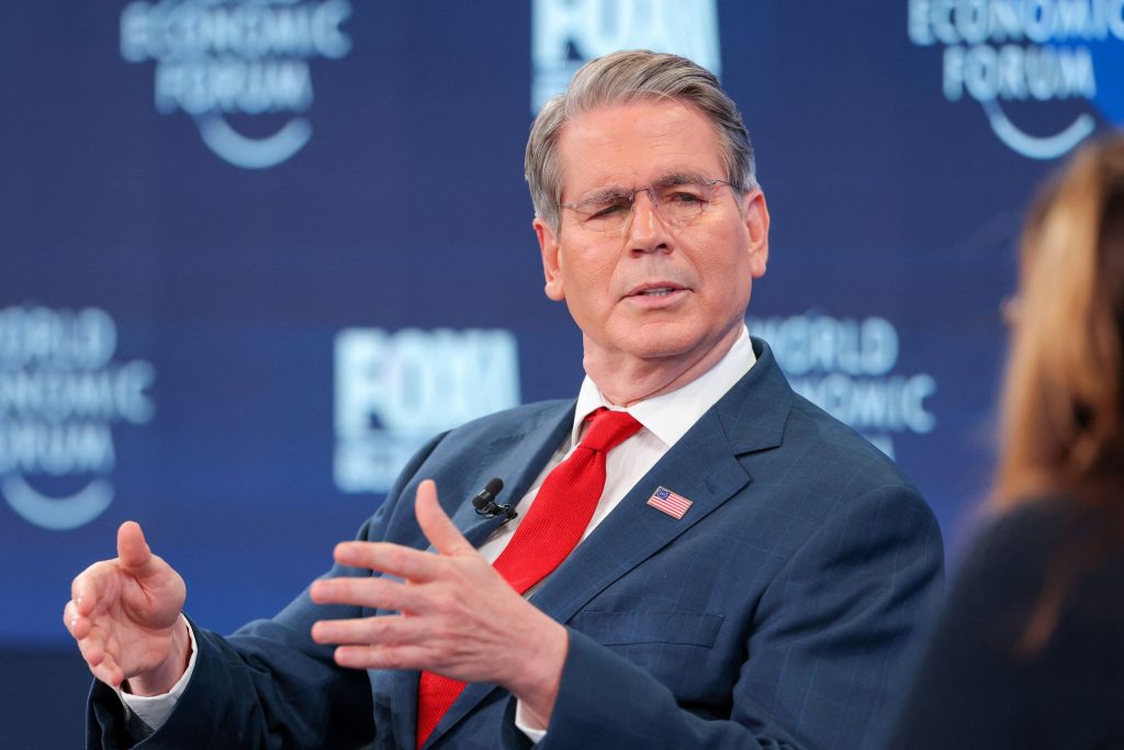 Μπέσεντ προς Ευρώπη για δασμούς: «Καθίστε αναπαυτικά-  Πάρτε μία βαθιά ανάσα»