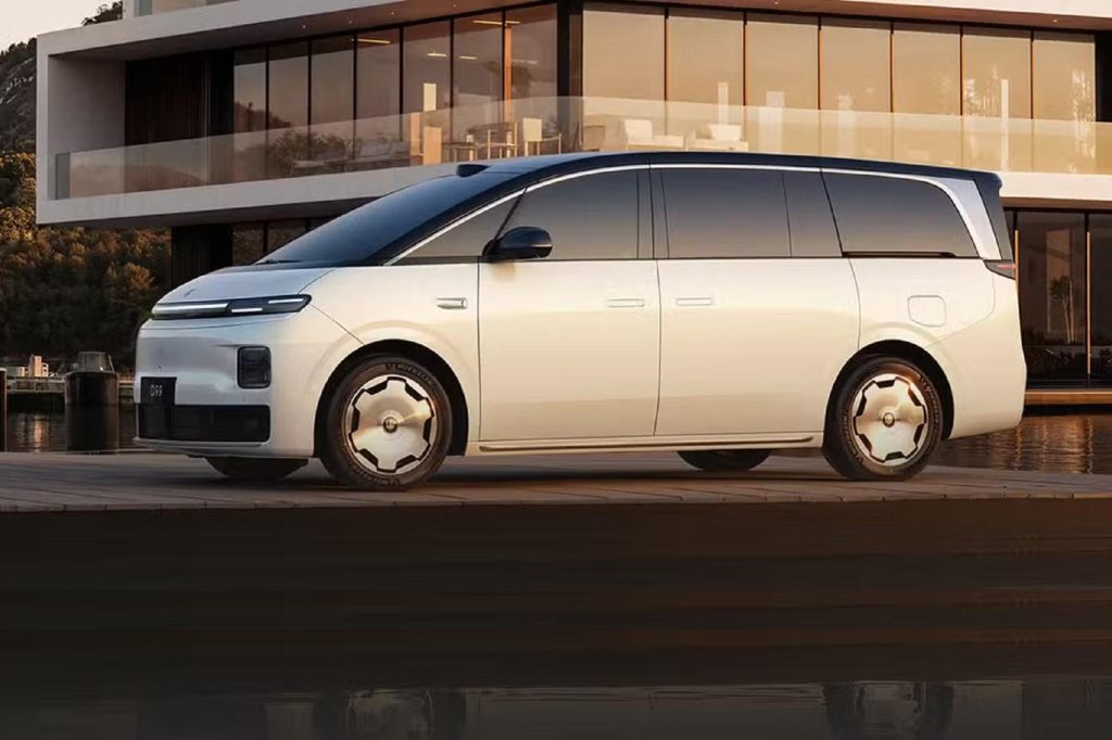 Το νέο μινι βαν της Leapmotor με τη μεγαλύτερη μπαταρία