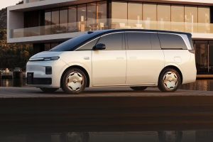 Το νέο μινι βαν της Leapmotor με τη μεγαλύτερη μπαταρία