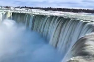 Πάγωσαν οι καταρράκτες του Νιαγάρα – Δείτε το εντυπωσιακό βίντεο