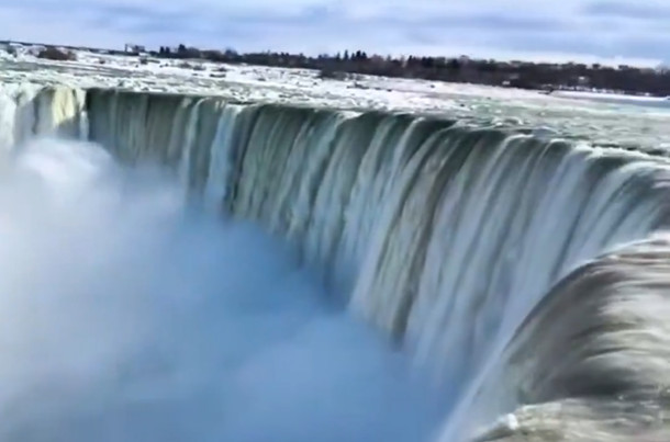 Πάγωσαν οι καταρράκτες του Νιαγάρα – Δείτε το εντυπωσιακό βίντεο