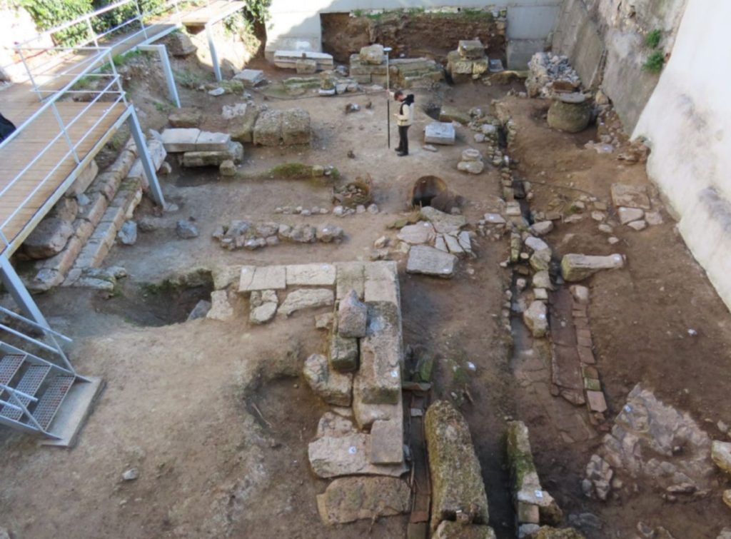 Οι «Κοκοβίκοι» και οι αξιότιμοι φίλοι τους