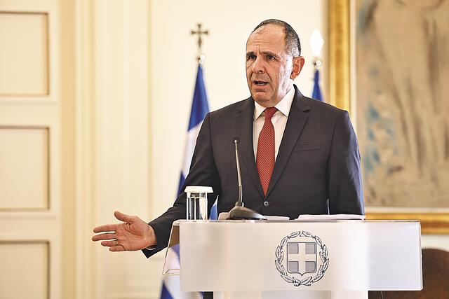 Ο Γιώργος Γεραπετρίτης ενημερώνει τη βουλή για το ελληνοτουρκικό ΑΣΣ