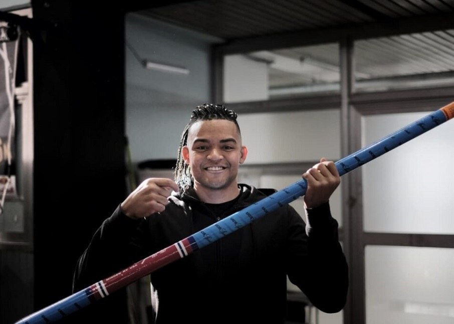 Με νέα κοντάρια για υψηλότερες «κορυφές» ο Εμμανουήλ Καραλής