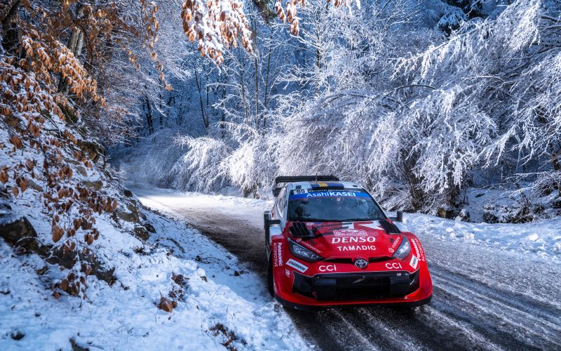 WRC – Όλιβερ Σόλμπεργκ: Σαρώνει στο παγωμένο Μόντε Κάρλο