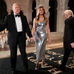 Το λαμπερό πάρτι του Ντόνλαντ Τραμπ στο Μαρ-α-Λάγκο για το 2026 – Στο πλευρό του με εντυπωσιακή εμφάνιση η Μελάνια