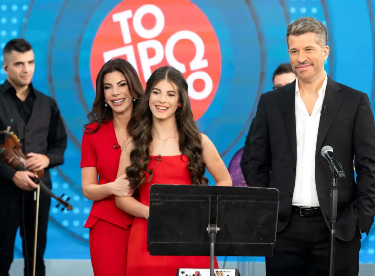 Λιόνα Βαρθακούρη: Η 13χρονη εγγονή του Γιάννη Πάριου λάμπει στο πρώτο της τραγούδι δίπλα στον πατέρα της, Χάρη