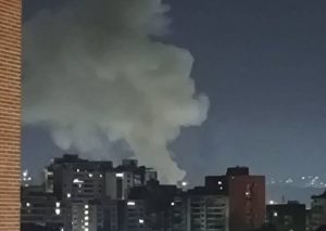 Βενεζουέλα: Ισχυρές εκρήξεις ακούγονται στο Καράκας – Ορατή στήλη καπνού