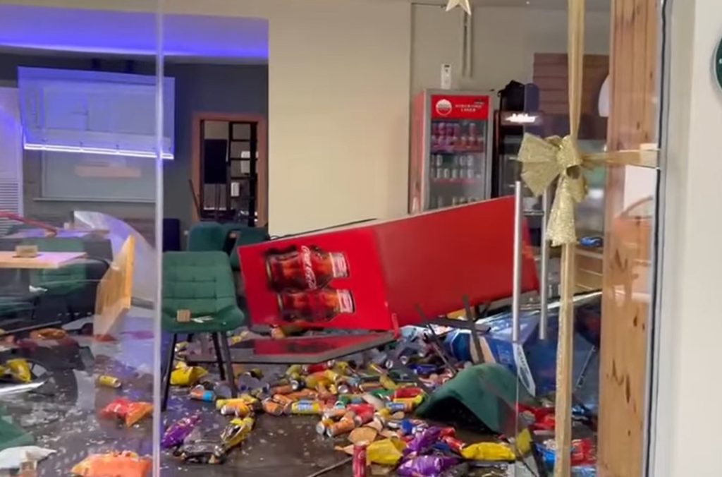 Πάτρα: Σπαρακτικό ξέσπασμα της μάνας του 30χρονου που ξυλοκοπήθηκε μέχρι θανάτου – Έσπασαν μαγαζί του ιδιοκτήτη του κλαμπ