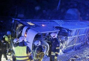 Τροχαίο για την Εθνική Χάντμπολ της Κύπρου στην Εσθονία: Ανετράπη το λεωφορείο που μετέφερε την ομάδα, δύο τραυματίες (video)