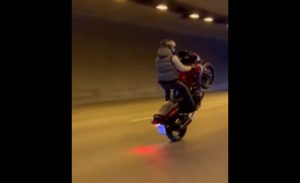 Σούζες και επικίνδυνες κόντρες: Τρεις μηχανόβιοι στο αυτόφωρο – Η αστυνομία εντόπισε τον 33χρονο οργανωτή