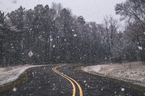 Πολική εισβολή στη χώρα: Χιόνια σε πεδινά, παγετός έως -10°C και άνεμοι 8 μποφόρ