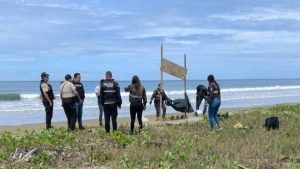 Φρίκη: Βρέθηκαν ανθρώπινα κεφάλια να κρέμονται με σχοινιά σε παραλία θερέτρου