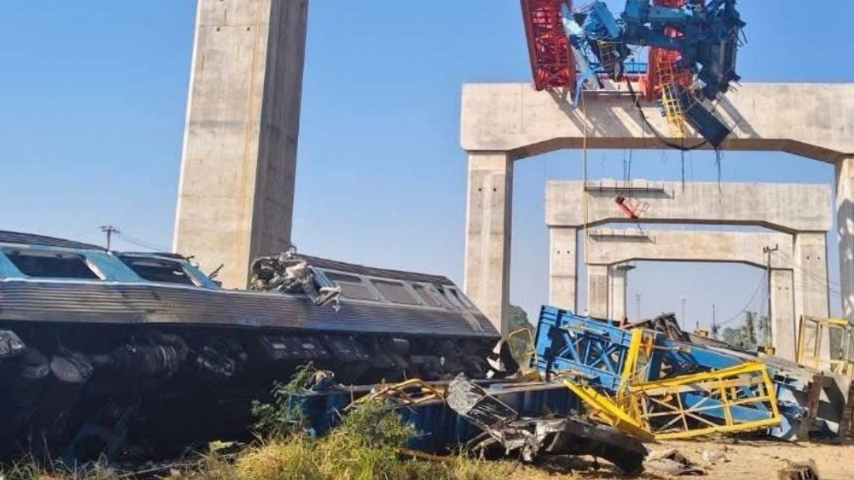 Ταϊλάνδη: Τουλάχιστον 22 νεκροί από σιδηροδρομικό δυστύχημα μετά την κατάρρευση γερανού