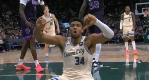 Έκρηξη Αντετοκούνμπο στο Μιλγουόκι: Απάντησε στο γιουχάρισμα και άναψε φωτιές μετά τη βαριά ήττα των Μπακς