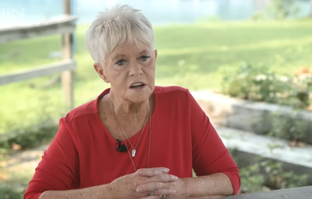 &Nu;&epsilon;&kappa;&rho;ή &gamma;&iota;&alpha; 11 &lambda;&epsilon;&pi;&tau;ά: &Sigma;&upsilon;&gamma;&kappa;&lambda;&omicron;&nu;ί&zeta;&epsilon;&iota; &eta; &gamma;&upsilon;&nu;&alpha;ί&kappa;&alpha; &pi;&omicron;&upsilon; &pi;ή&gamma;&epsilon; &sigma;&epsilon; &pi;&alpha;&rho;ά&delta;&epsilon;&iota;&sigma;&omicron; &kappa;&alpha;&iota; &kappa;ό&lambda;&alpha;&sigma;&eta; &ndash; &laquo;&Epsilon;ί&delta;&alpha; &tau;&omicron;&nu; &omicron;&upsilon;&rho;ά&nu;&iota;&omicron; &Pi;&alpha;&tau;έ&rho;&alpha; &mu;&omicron;&upsilon;&raquo;