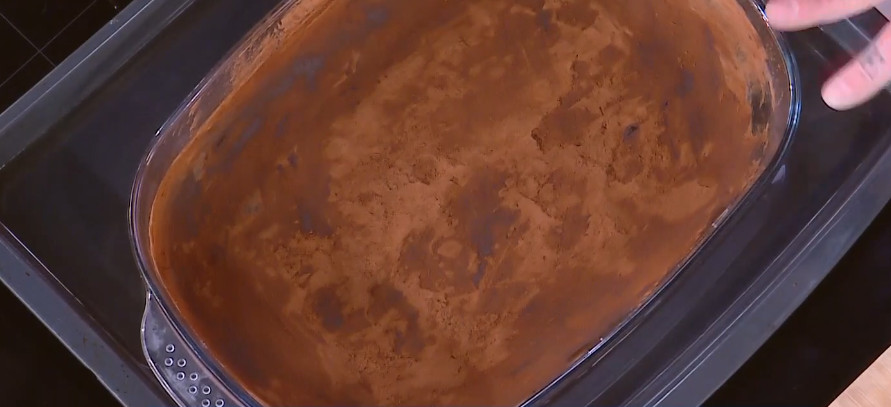 Συνταγή για πουτίγκα σοκολάτας από τον Δημήτρη Σκαρμούτσο