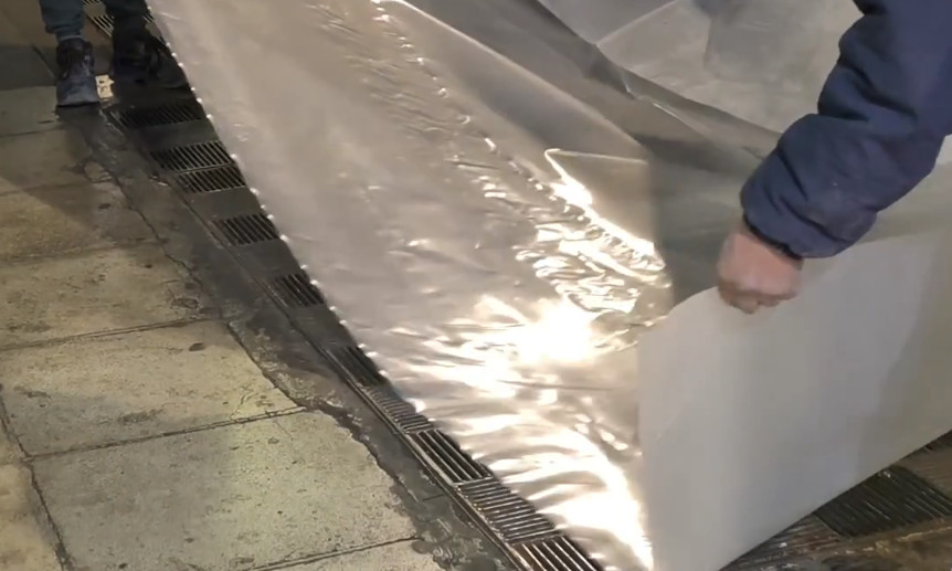 Κακοκαιρία: Το περίεργο που εμφανίζεται στα πεζοδρόμια πριν από τις μεγάλες βροχές – Τι πραγματικά συμβαίνει (βίντεο)