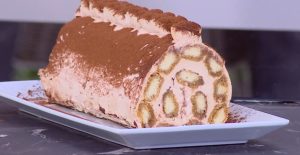 Ο Χρήστος Βέργαδος φτιάχνει κορμό τιραμισού