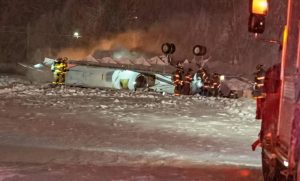 Συντριβή ιδιωτικού αεροσκάφους με 8 άτομα στο Μέιν – Τυλίχθηκε στις φλόγες τη στιγμή της απογείωσης