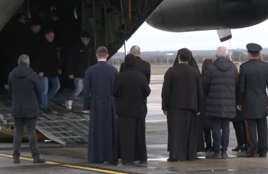 Ρουμανία: Στη Θεσσαλονίκη το αεροπλάνο με τις σορούς των 7 φιλάθλων του ΠΑΟΚ