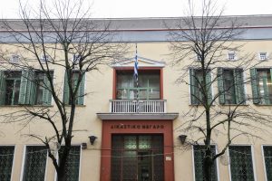 Σοκ στη Λαμία: Μητέρα εγκατέλειψε το 9,5 ετών αυτιστικό παιδί της στα δικαστήρια και εξαφανίστηκε