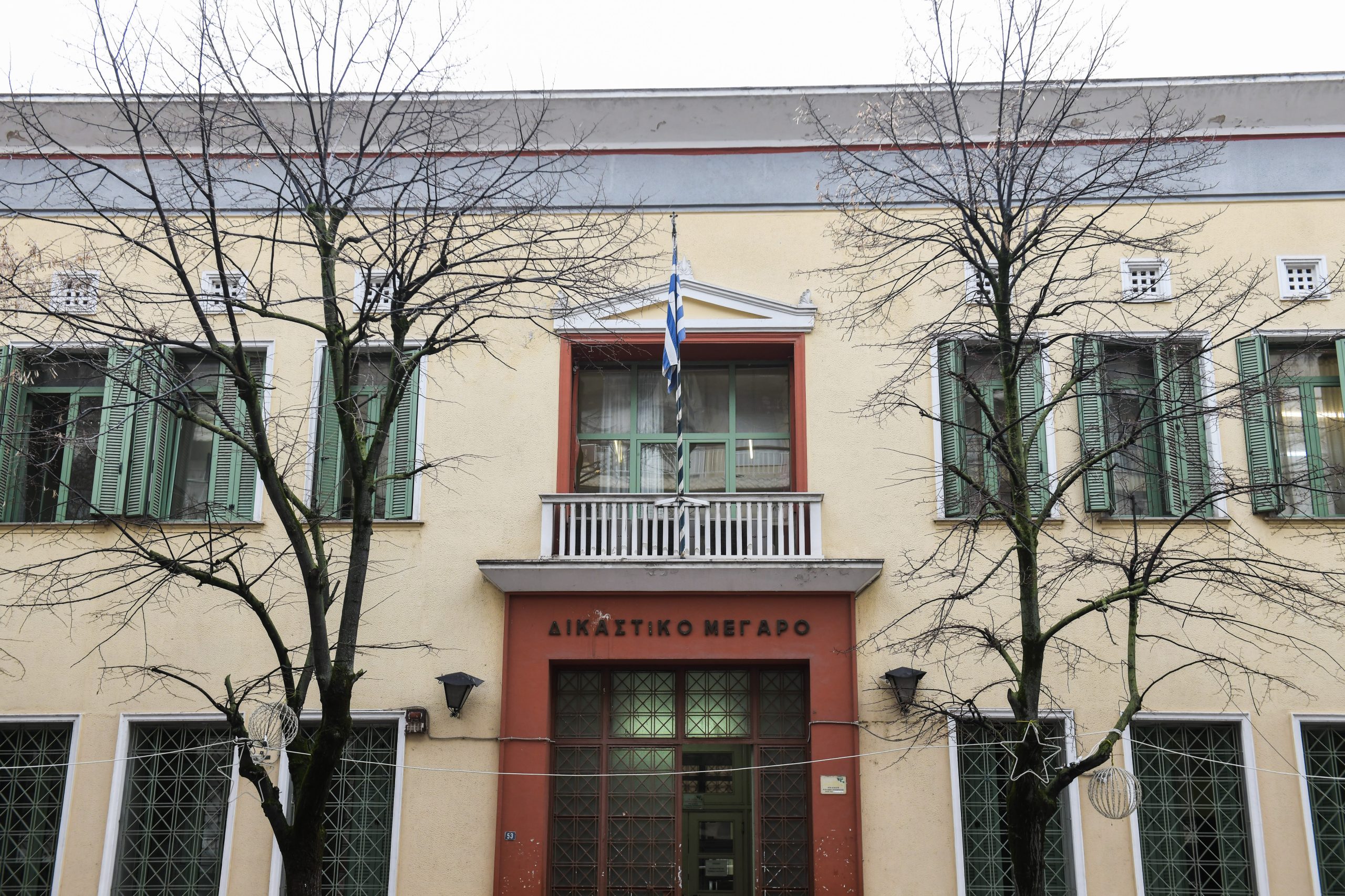 &Sigma;έ&rho;&rho;&epsilon;&sigmaf;: &Sigma;&tau;&omicron;&nu; &epsilon;&iota;&sigma;&alpha;&gamma;&gamma;&epsilon;&lambda;έ&alpha; &omicron; 16&chi;&rho;&omicron;&nu;&omicron;&sigmaf; &gamma;&iota;&alpha; &tau;&omicron;&nu; &theta;ά&nu;&alpha;&tau;&omicron; &tau;&omicron;&upsilon; 17&chi;&rho;&omicron;&nu;&omicron;&upsilon; &ndash; &Tau;&iota; &alpha;&nu;&alpha;&phi;έ&rho;&epsilon;&iota; &omicron; &delta;&iota;&kappa;&eta;&gamma;ό&rho;&omicron;&sigmaf; &tau;&omicron;&upsilon;