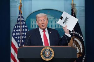 Live η έκτακτη συνέντευξη Τύπου του Ντόναλντ Τραμπ