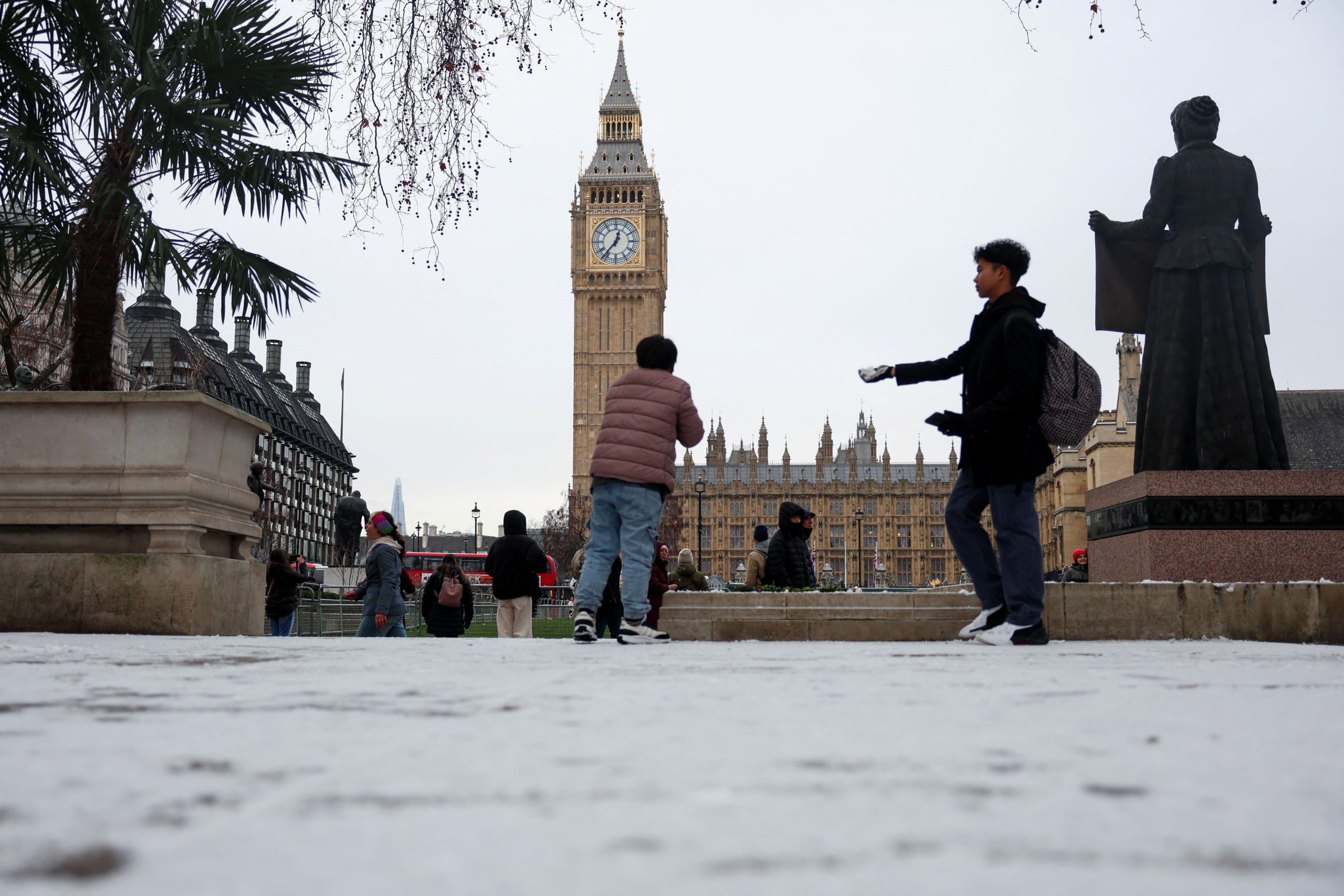 Χιόνι και παγετός πλήτουν την Ευρώπη: 5 νεκροί στη Γαλλία, χάος στις μεταφορές