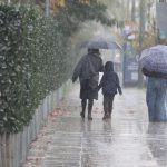 Επελαύνει η κακοκαιρία: Καταιγίδες και θυελλώδεις άνεμοι σαρώνουν τη χώρα – Live η πορεία της