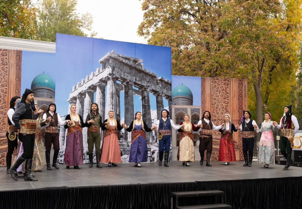 Η Ελλάδα ανθεί ξανά στο Ουζμπεκιστάν: Τα «θαύματα» που κάνουν 1.300 Έλληνες στα πέρατα του κόσμου