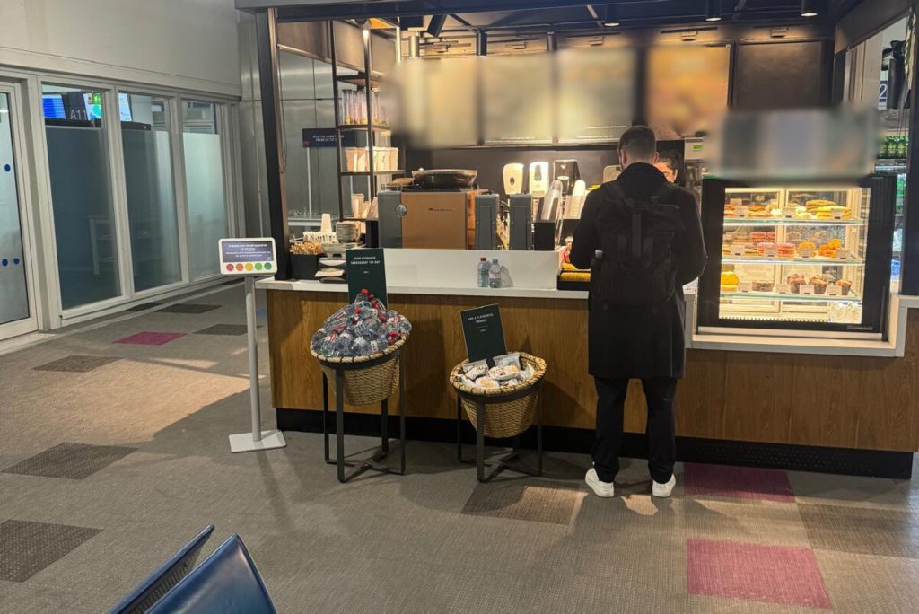 «Χρυσό» το νερό σε υποκατάστημα γνωστής αλυσίδας στο Ελ. Βενιζέλος