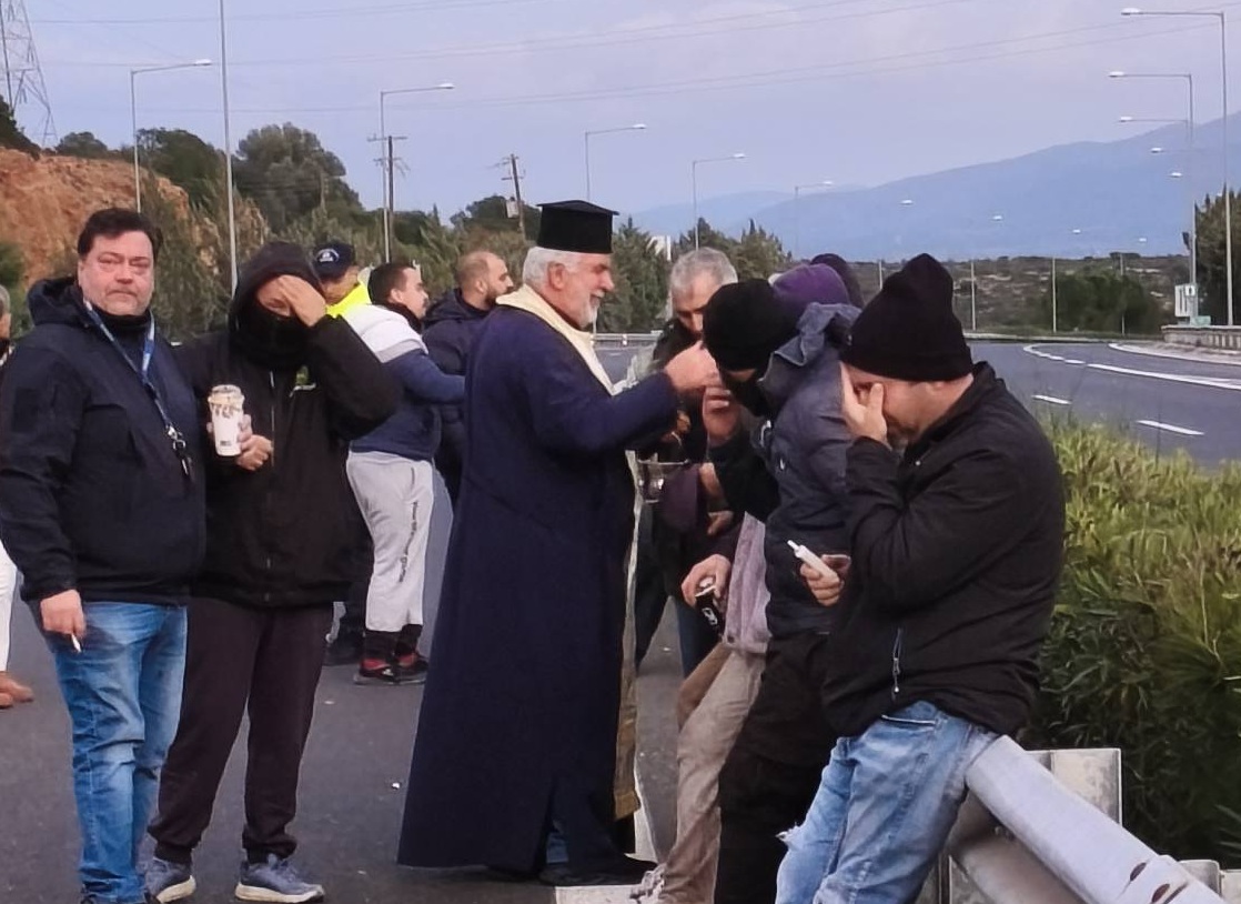 &Alpha;&gamma;&rho;ό&tau;&epsilon;&sigmaf;: &Iota;&epsilon;&rho;έ&alpha;&sigmaf; έ&kappa;&alpha;&nu;&epsilon;&hellip; &alpha;&gamma;&iota;&alpha;&sigma;&mu;ό &sigma;&tau;&omicron; &mu;&pi;&lambda;ό&kappa;&omicron; &tau;&eta;&sigmaf; &Nu;&epsilon;&mu;έ&alpha;&sigmaf;