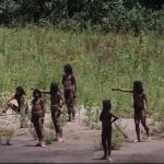 Σπάνιο βίντεο: Απομονωμένη φυλή του Αμαζονίου κινηματογραφείται για πρώτη φορά από κοντά