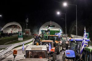 Προς ναυάγιο το ραντεβού αγροτών με τον πρωθυπουργό – «Όχι» στη συνάντηση από το μπλόκο της Νίκαιας