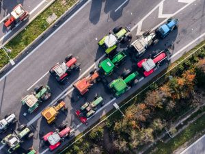 Αγρότες: Στις 15:00 η συνάντηση με τον Κυριάκο Μητσοτάκη – Ποιοι θα βρεθούν στο Μαξίμου από τα «σκληρά» μπλόκα