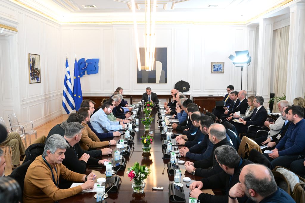 Ολοκληρώθηκε η μαραθώνια συνάντηση Μητσοτάκη με αγρότες στο Μαξίμου – Σε καλό κλίμα η συζήτηση