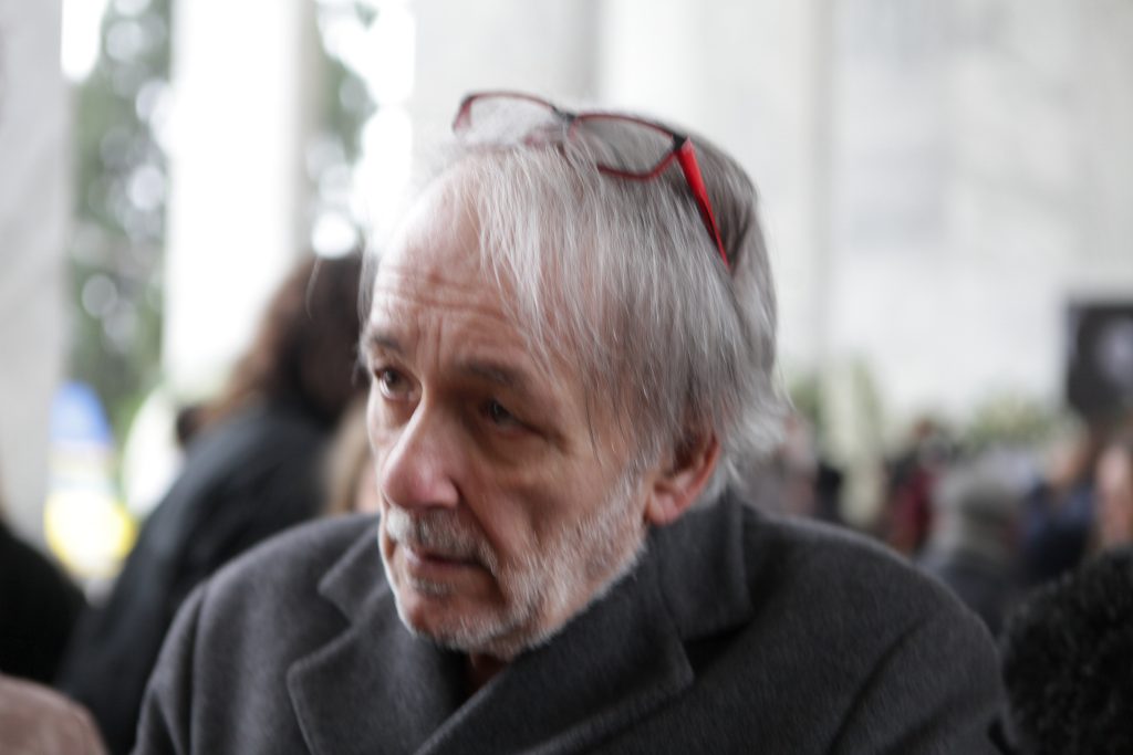 Η συγκινητική εξολογόγηση του Ανδρέα Μικρούτσικου: Το σπίτι του που έχασε, η σύνταξη των 450 ευρώ, η αγάπη του Θάνου