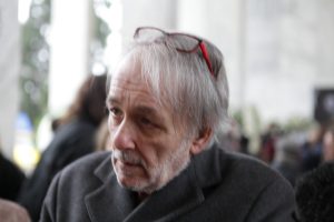 Η συγκινητική εξολογόγηση του Ανδρέα Μικρούτσικου: Το σπίτι του που έχασε, η σύνταξη των 450 ευρώ, η αγάπη του Θάνου