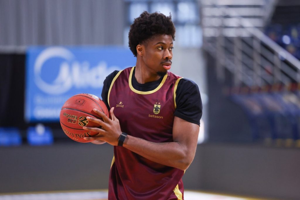 «Πρώτη» προπόνηση με τα χρώματα του Άρη Betsson για τον Κώστα Αντετοκούνμπο (pics)