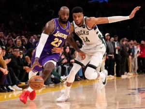 Ο ΛεΜπρον Τζέιμς υποκλίθηκε στον Γιάννη Αντετοκούνμπο: «Είναι τιμή μου να παίζω κόντρα σε εκείνον» (vid)