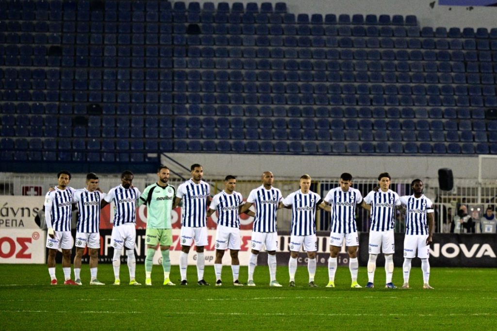 Συγκλόνισαν τα πανό των οπαδών του Ατρομήτου και του ΟΦΗ (pics)